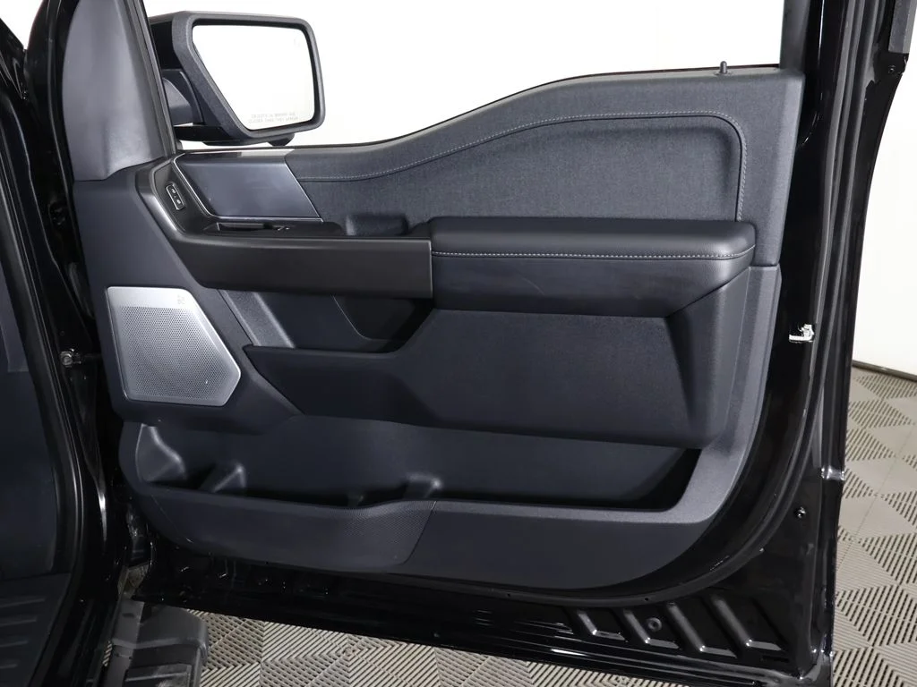 Used 2024 Agate Black Metallic Ford Lariat image 28