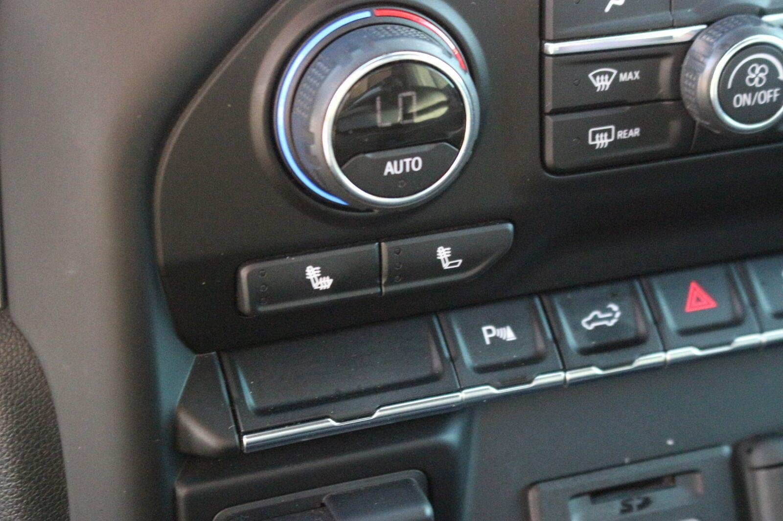 Used 2020 SUMMIT WHITE Chevrolet LTZ image 27