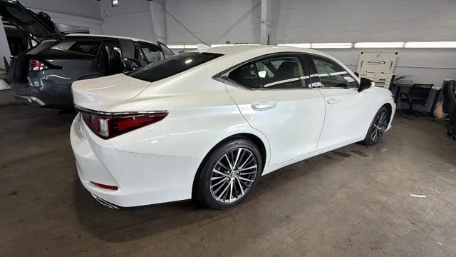 Used 2023 White Lexus 350 Luxury image 5