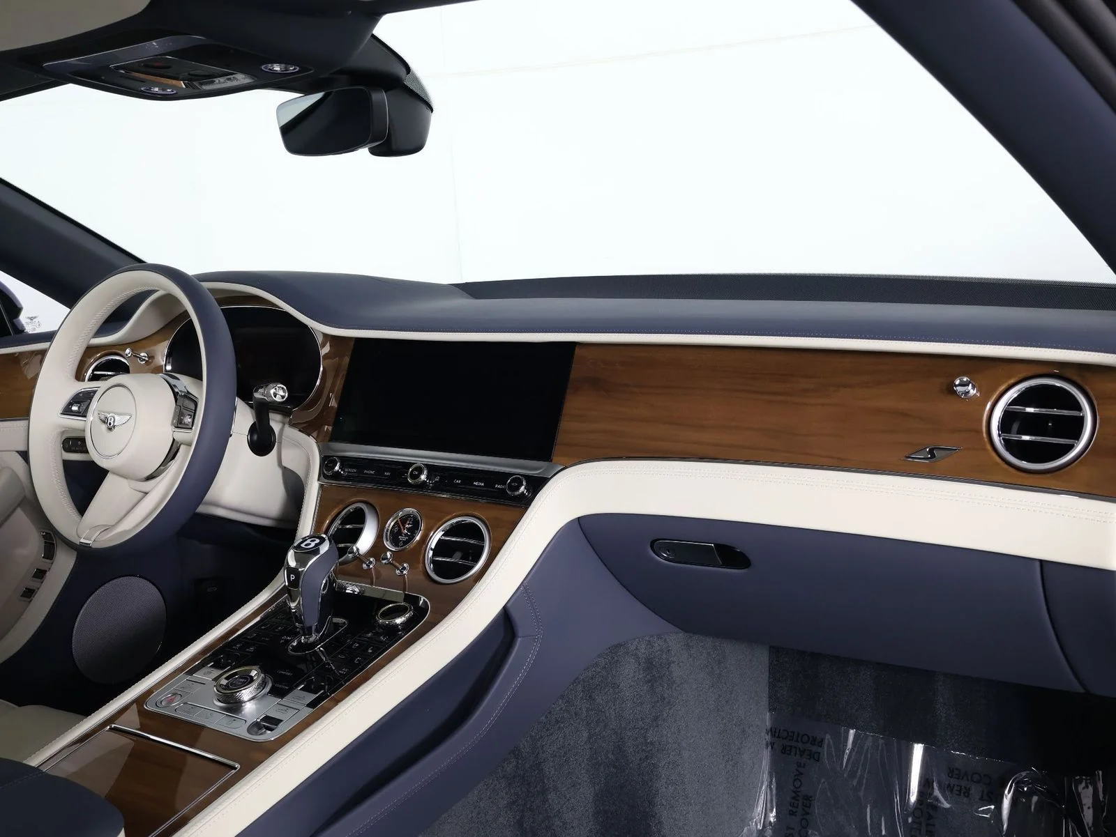New 2026 Dark Sapphire Bentley GTC S image 27