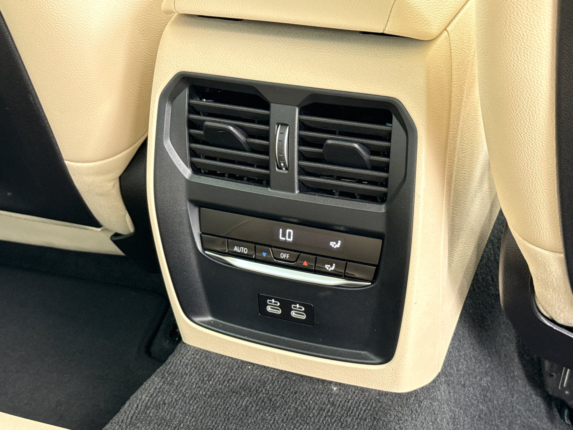 Used 2025 Alpine White BMW 330i image 16