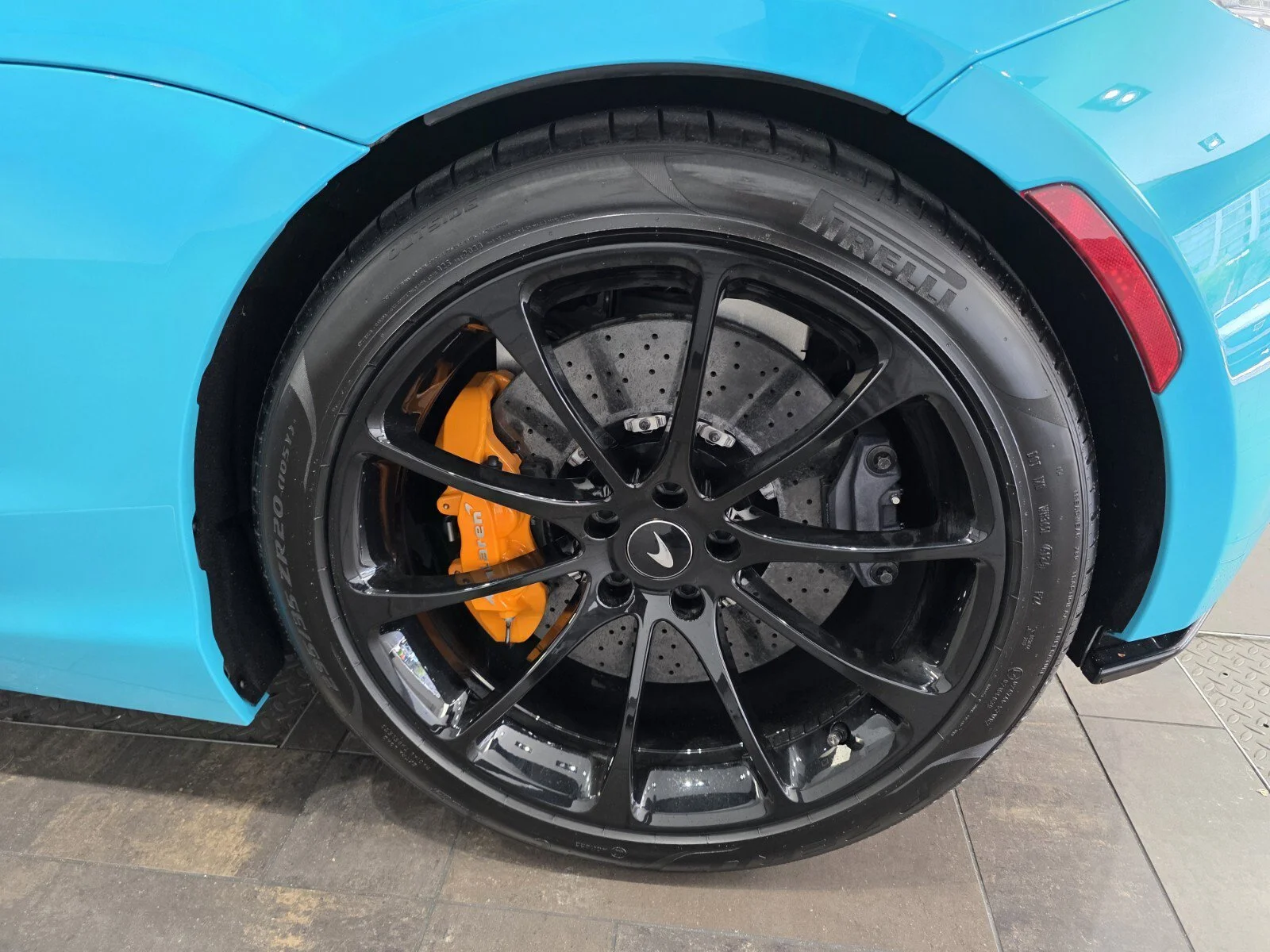 Used 2025 MSO Tokyo Cyan McLaren TechLux Coupe image 9