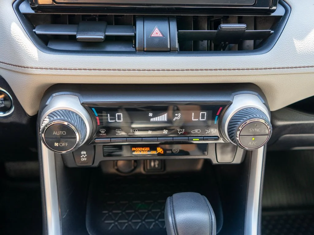 Used 2019 Silver Toyota XLE image 24