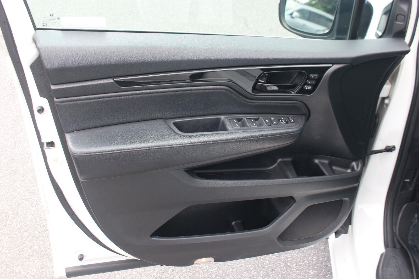 Used 2021 Platinum White Pearl Honda Touring image 13