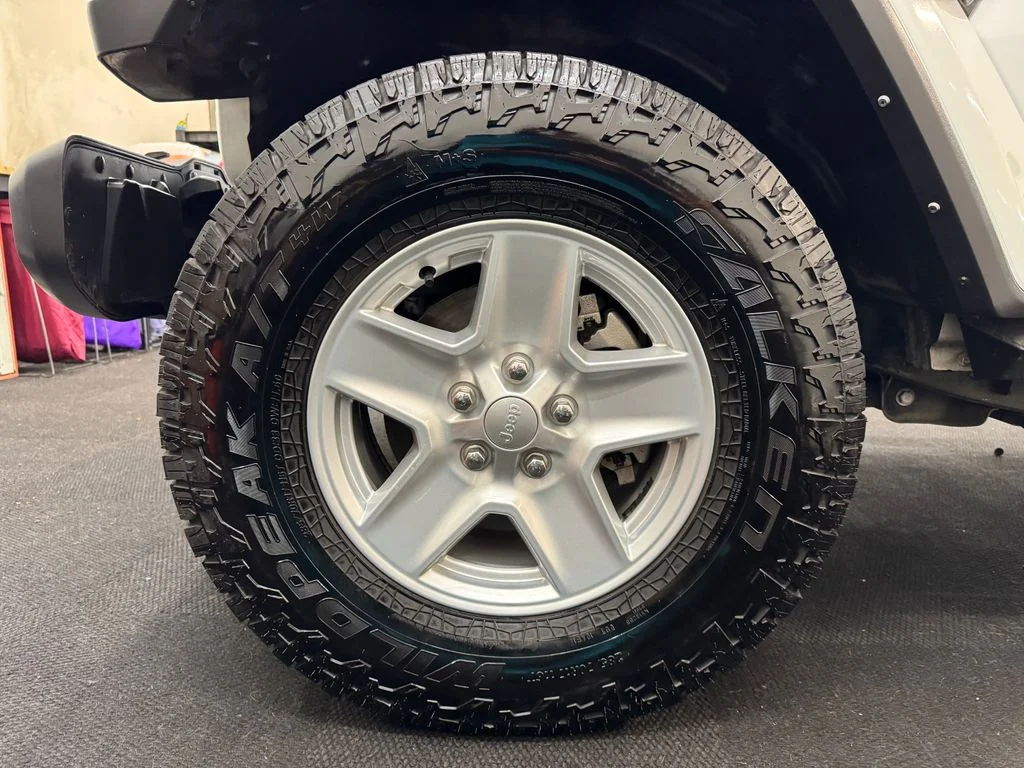 Used 2022 White Jeep Sport image 12