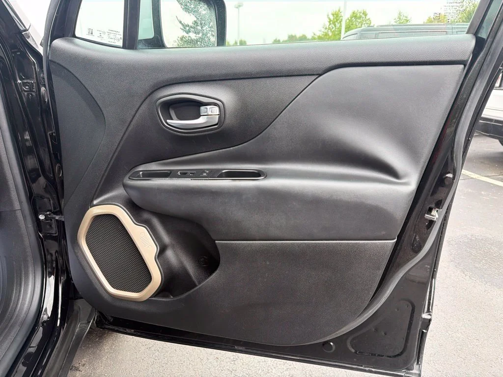 Used 2015 Black Jeep Limited image 35