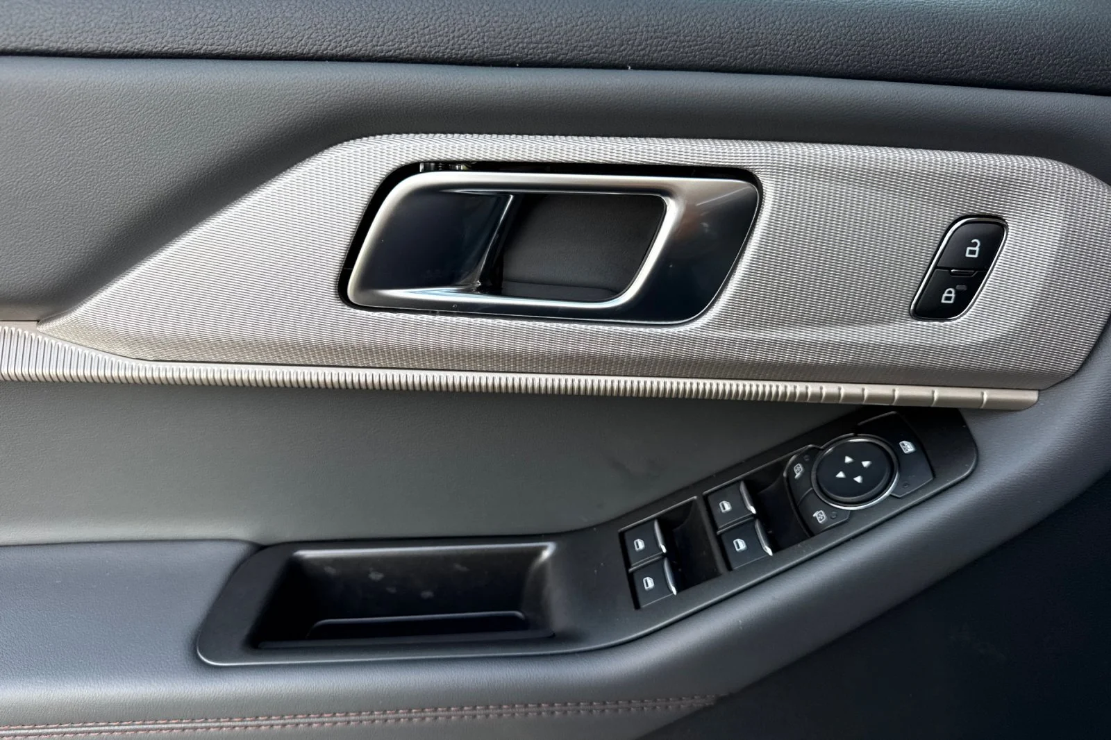 2026 Ford Explorer Active - Photo 10