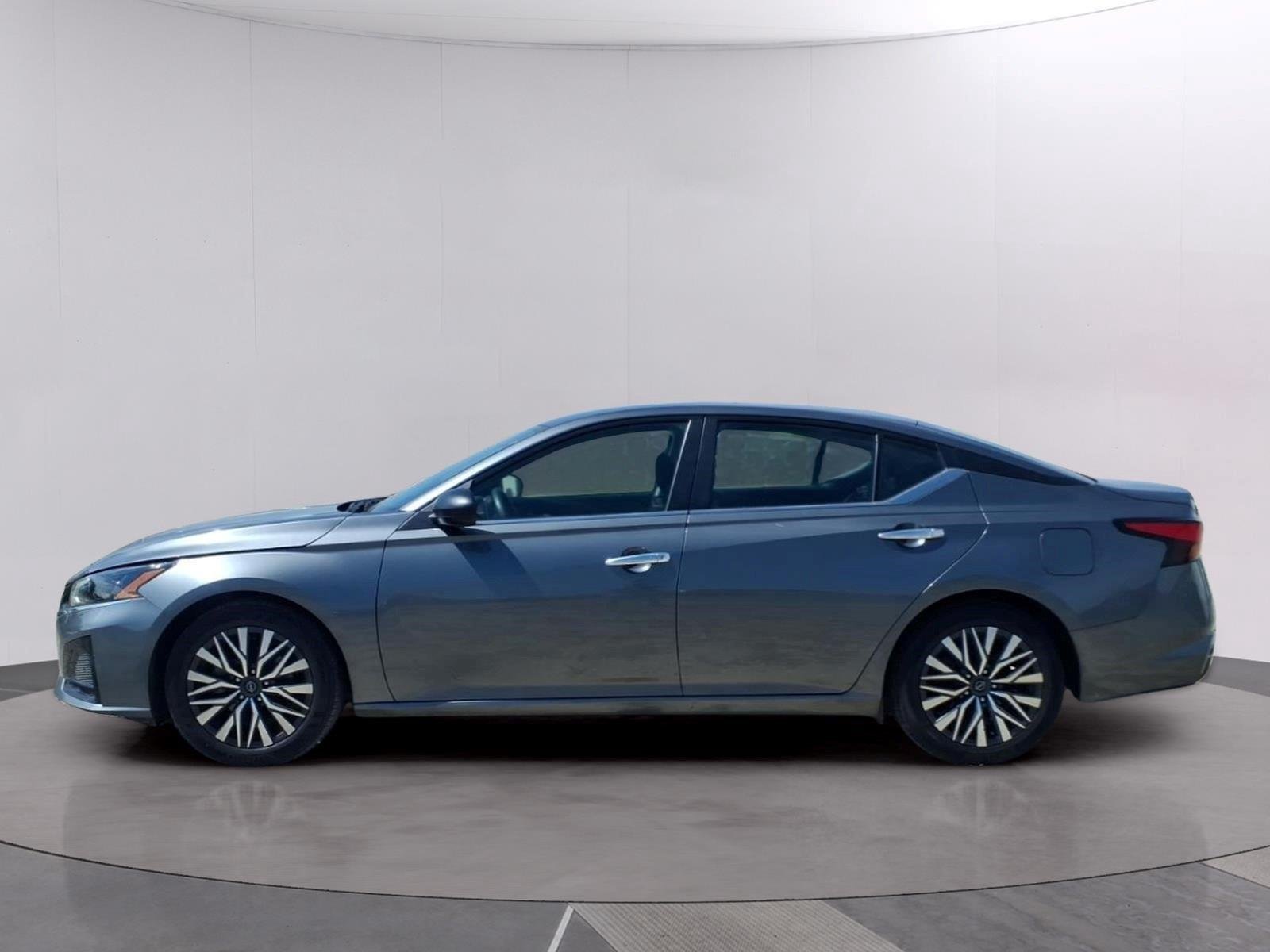 Used 2024 Nissan Altima SV with VIN 1N4BL4DV6RN352745 for sale in Marion, AR