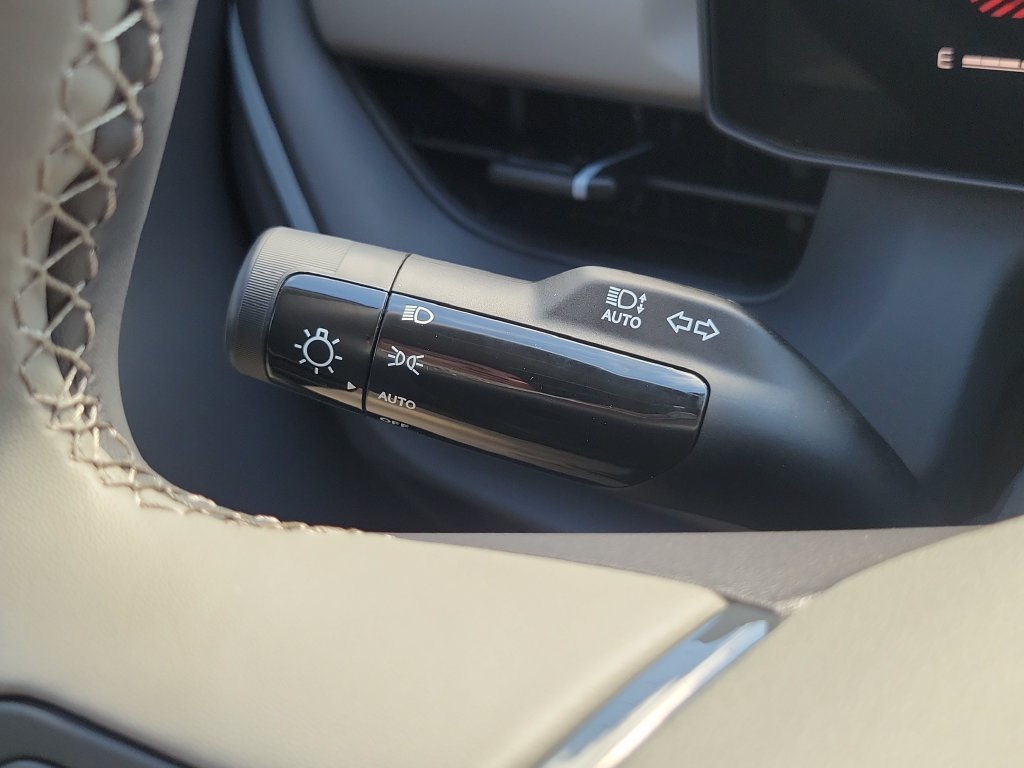 New 2027 Ivory Silver Kia EX image 30