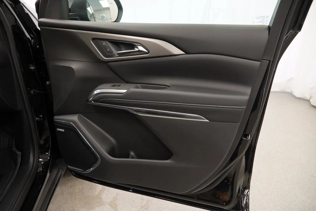 New 2027 Mosaic Black Metallic Chevrolet LT image 29