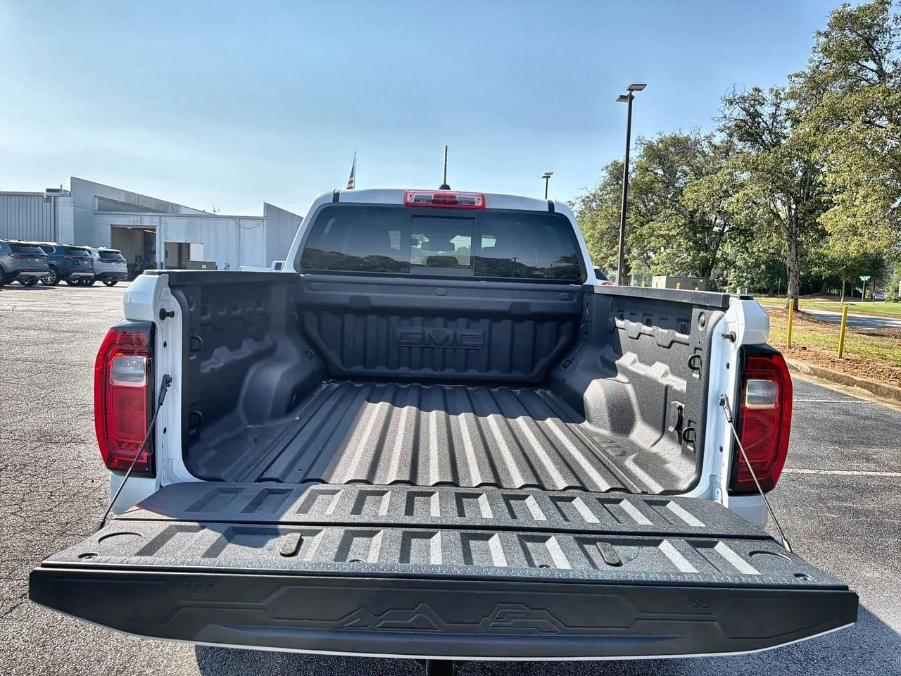 Used 2025 Summit White GMC Elevation image 21