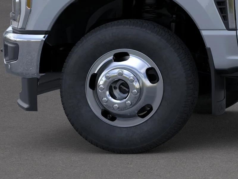 New 2026 Glacier Gray Metallic Tri-Coat Ford F-350® Lariat® image 19