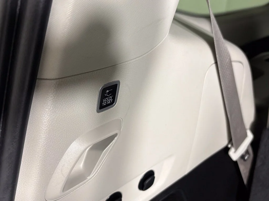 Used 2023 White Jeep Base image 25