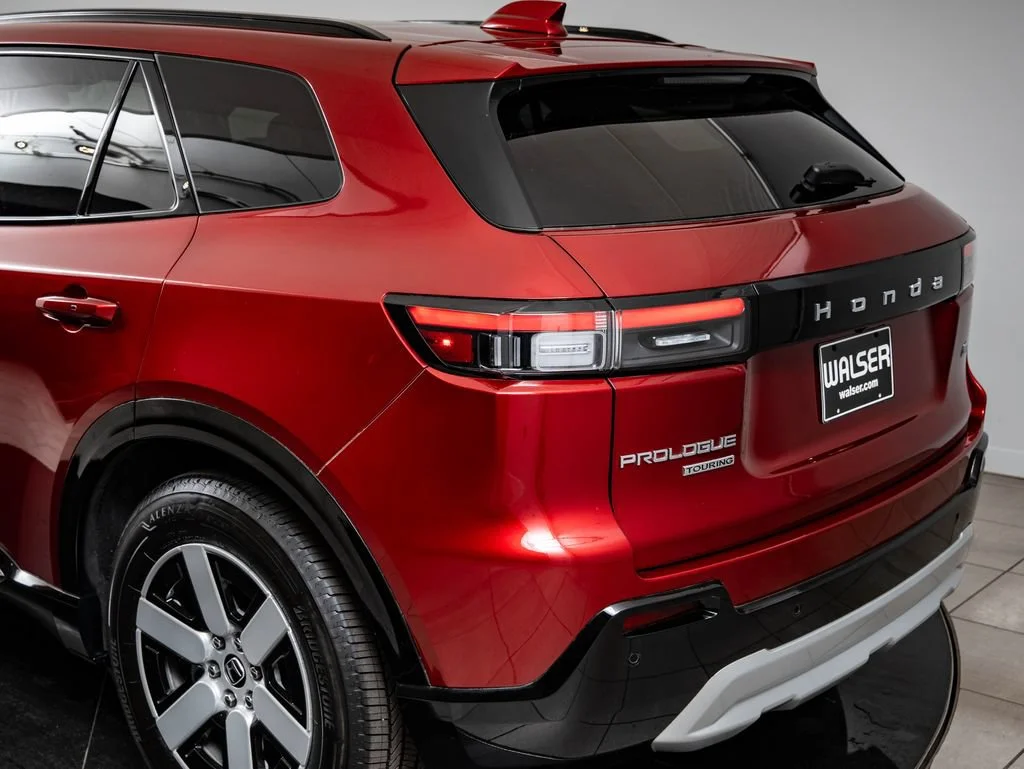 Used 2024 Scarlet Red Metallic Honda Touring image 19