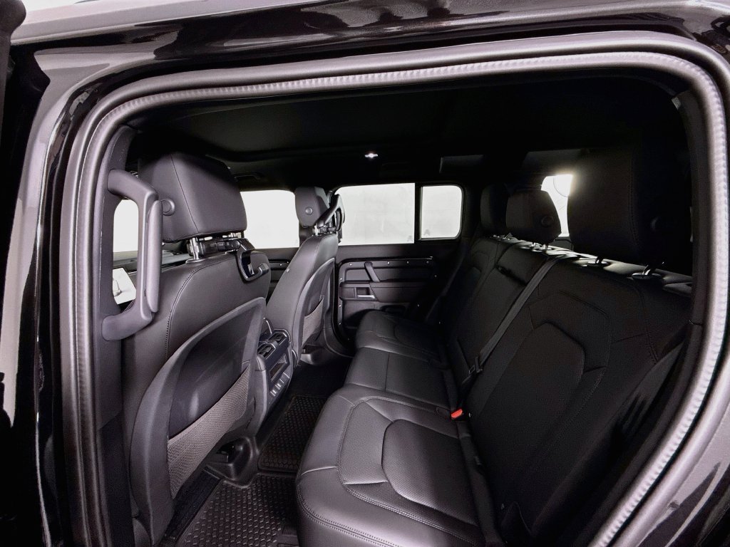 New 2026 Santorini Black Land Rover X-Dynamic SE image 26