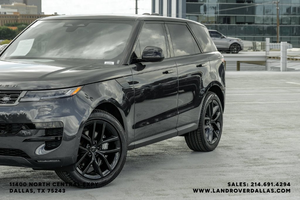 New 2026 Carpathian Gray Land Rover SE image 4