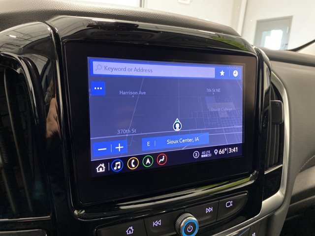 Used 2021 Iridescent Pearl Tricoat Chevrolet Premier image 14