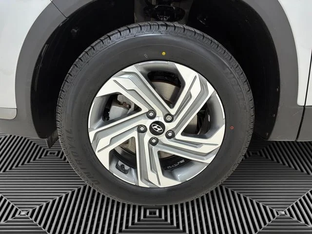 Used 2023 Silver Hyundai SEL image 9