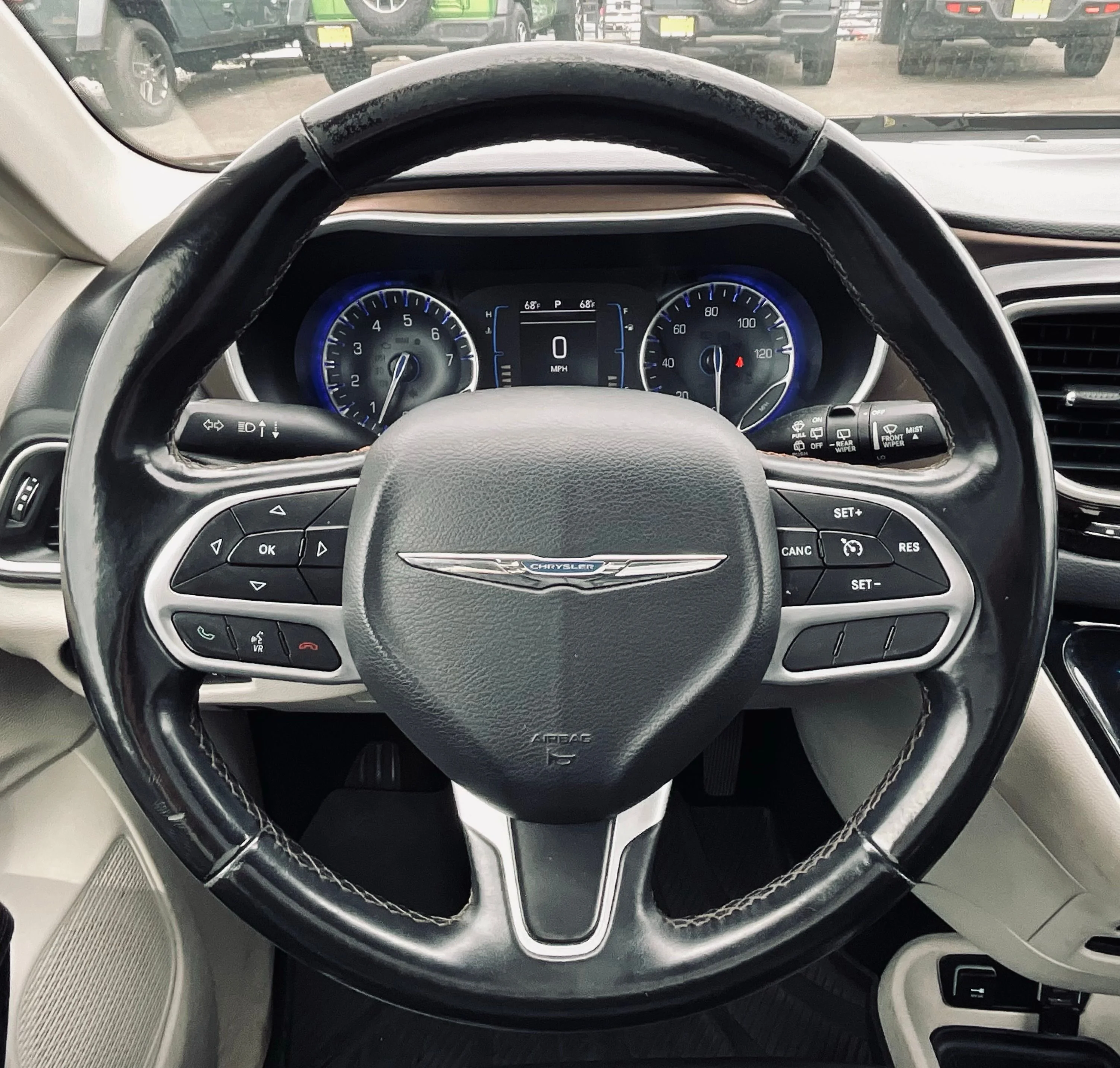 Used 2017 Silver Chrysler Touring L image 14
