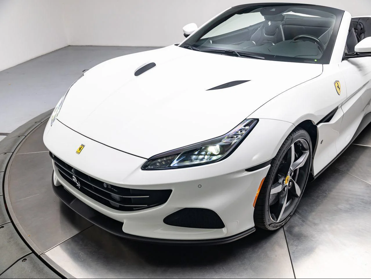 Used 2023 Bianco Cervino Ferrari M image 17