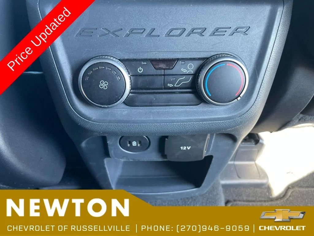 Used 2025 Gray Ford ST-Line image 32