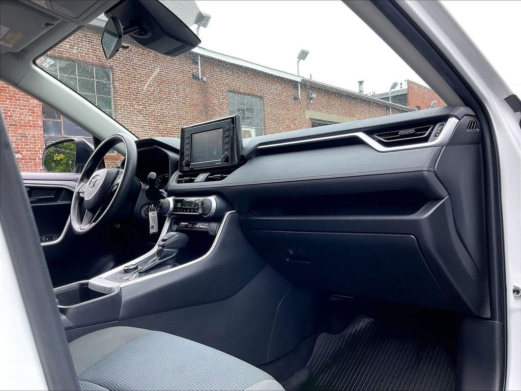 Used 2022 White Toyota LE image 14