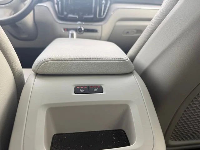 Used 2018 Blue Volvo T8 Inscription image 15