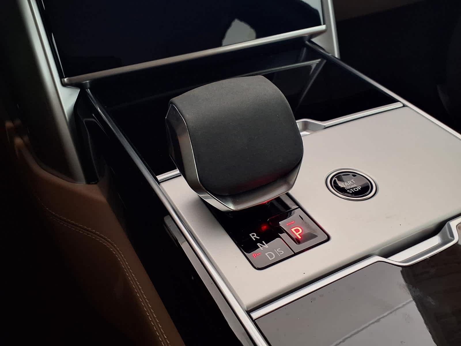 2025 Land Rover Range Rover SE - Photo 17
