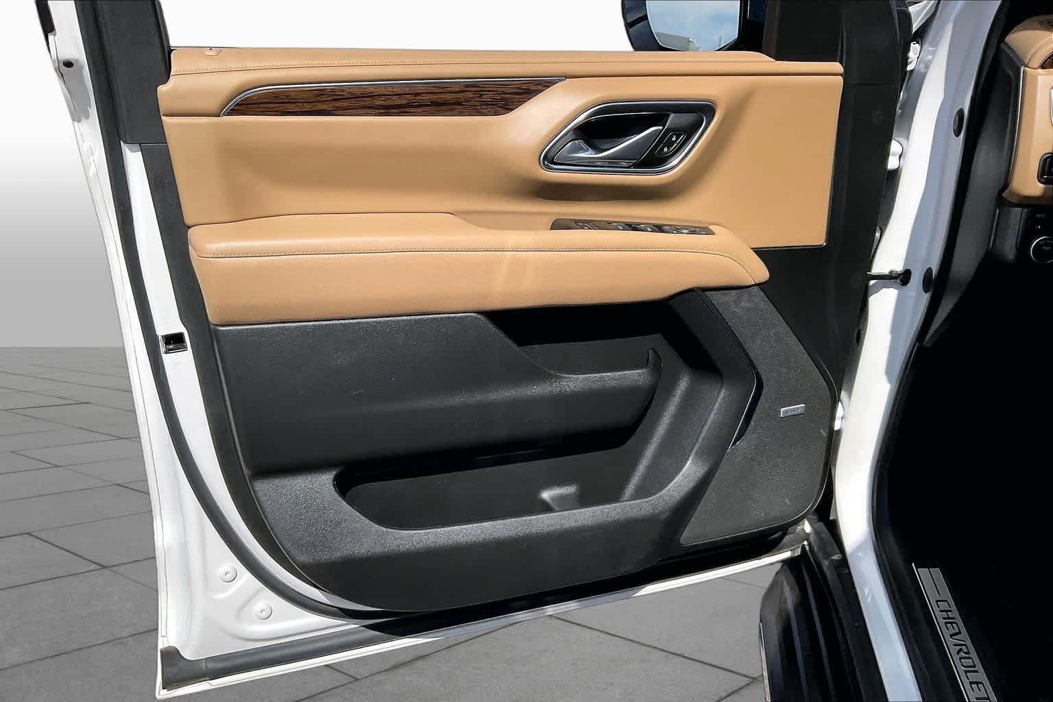 Used 2023 Iridescent Pearl Tricoat Chevrolet Premier image 20
