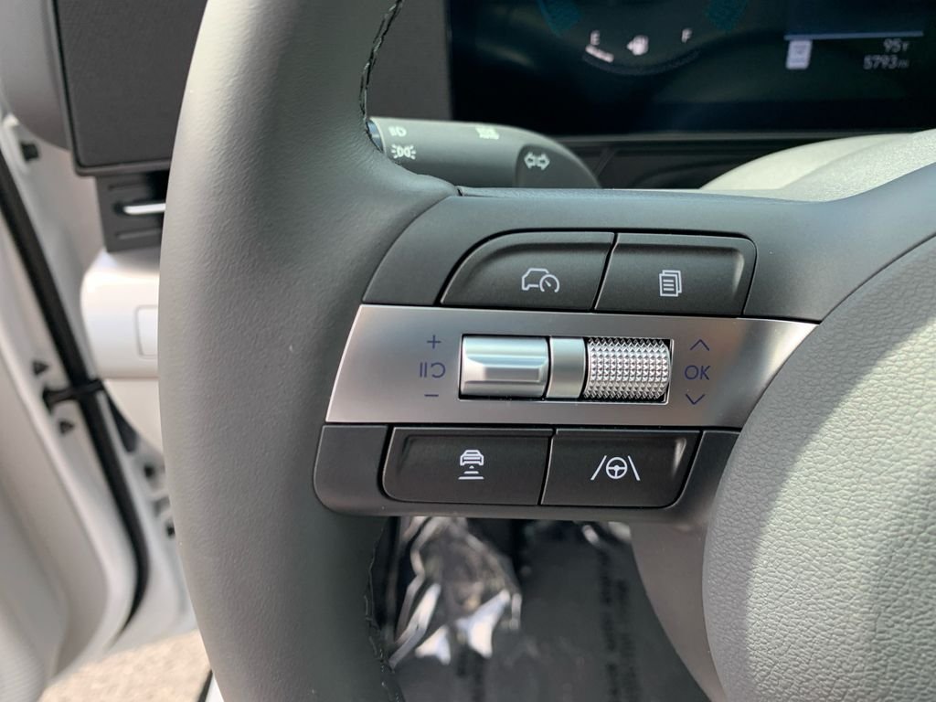 Used 2026 White Hyundai SEL Sport image 16
