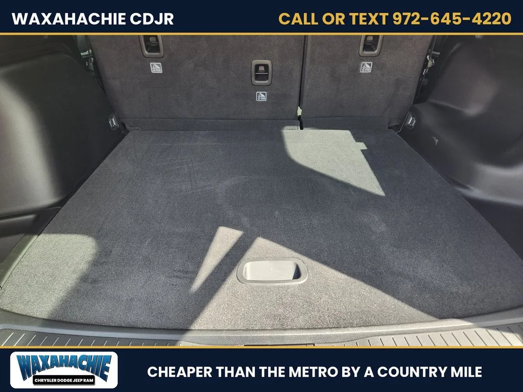 New 2026 Bright White Clear-Coat Exterior Paint Jeep Altitude image 24