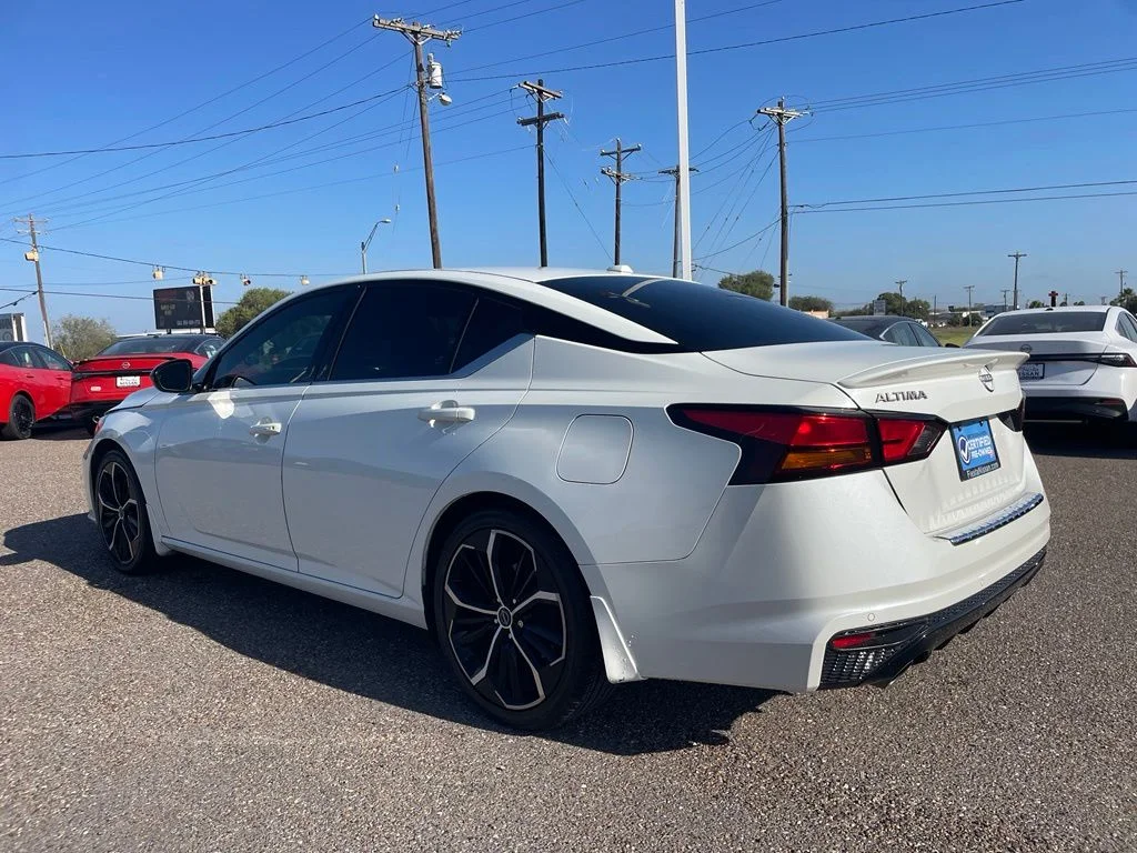 Used 2023 White Nissan 2.5 SR image 5