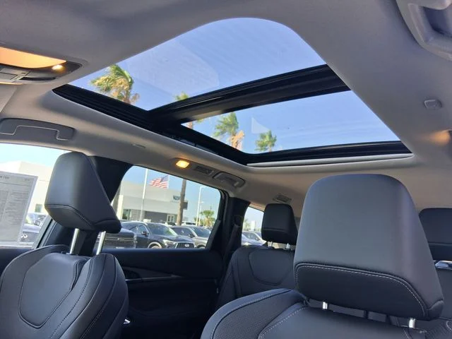 New 2027 HARBOR GRAY INFINITI Luxe FWD image 19