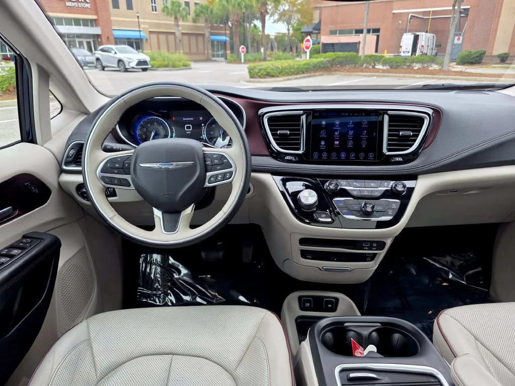 Used 2017 Blue Chrysler Limited image 26