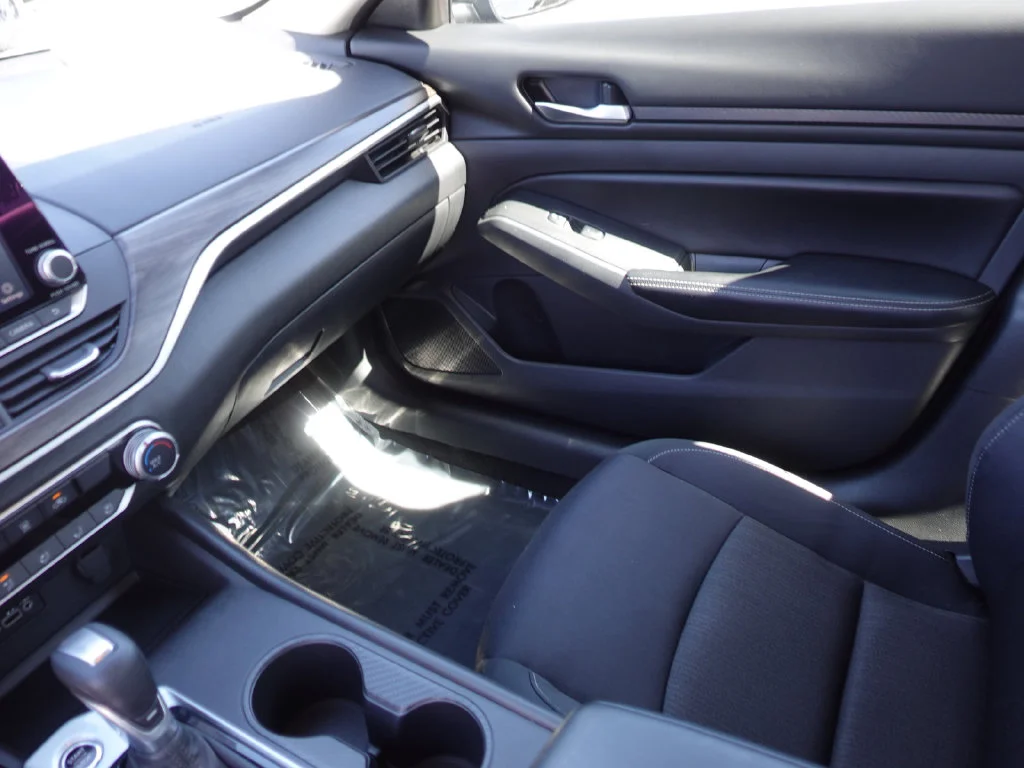 Used 2025 Super Black Clearcoat Nissan 2.5 SV image 22