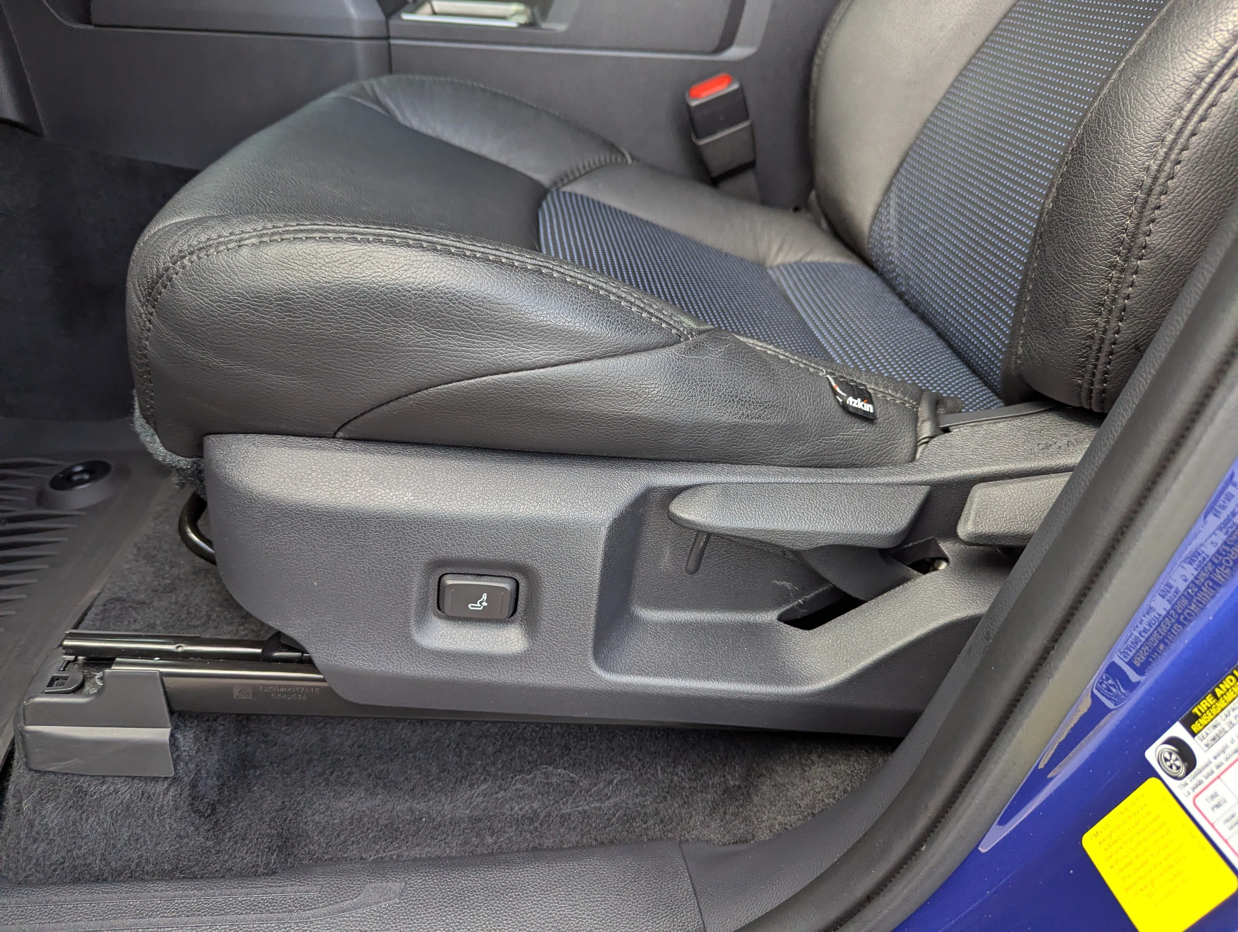 Used 2025 Blue Crush Metallic Toyota SR5 image 23