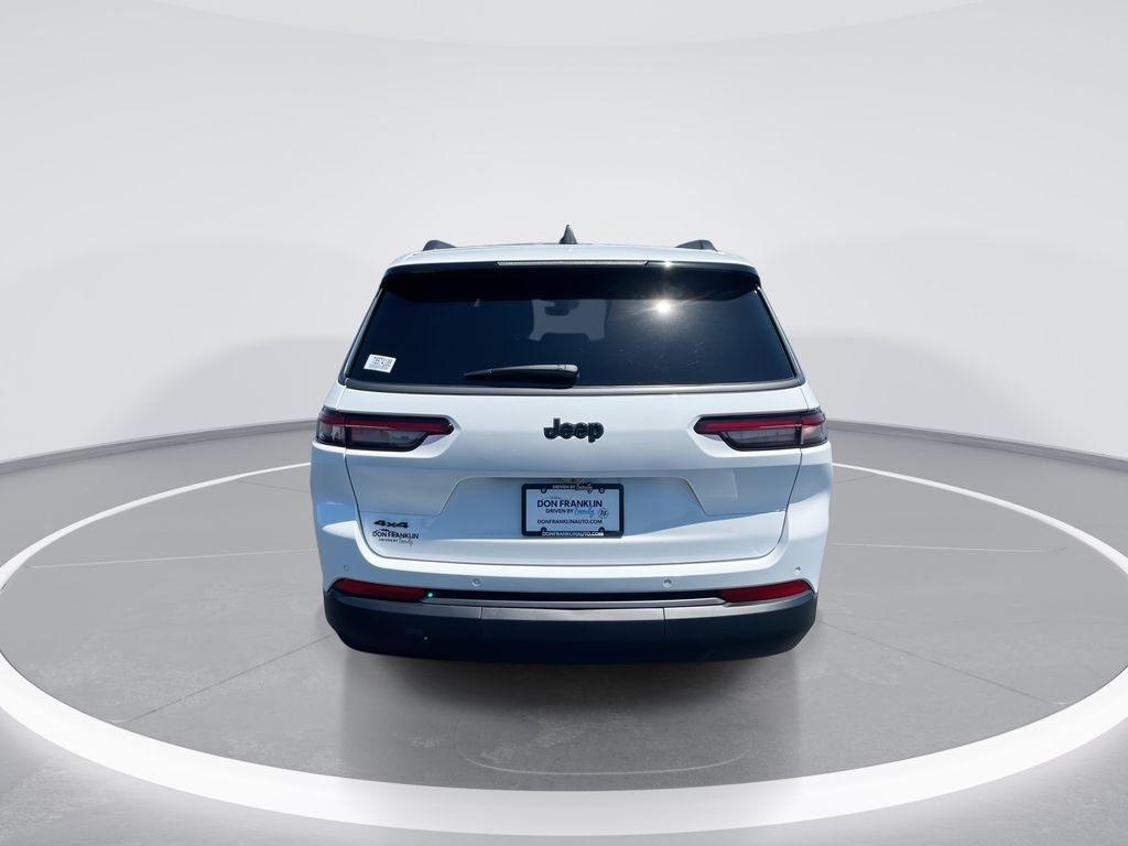New 2026 Bright White Clear-Coat Exterior Paint Jeep Laredo image 7