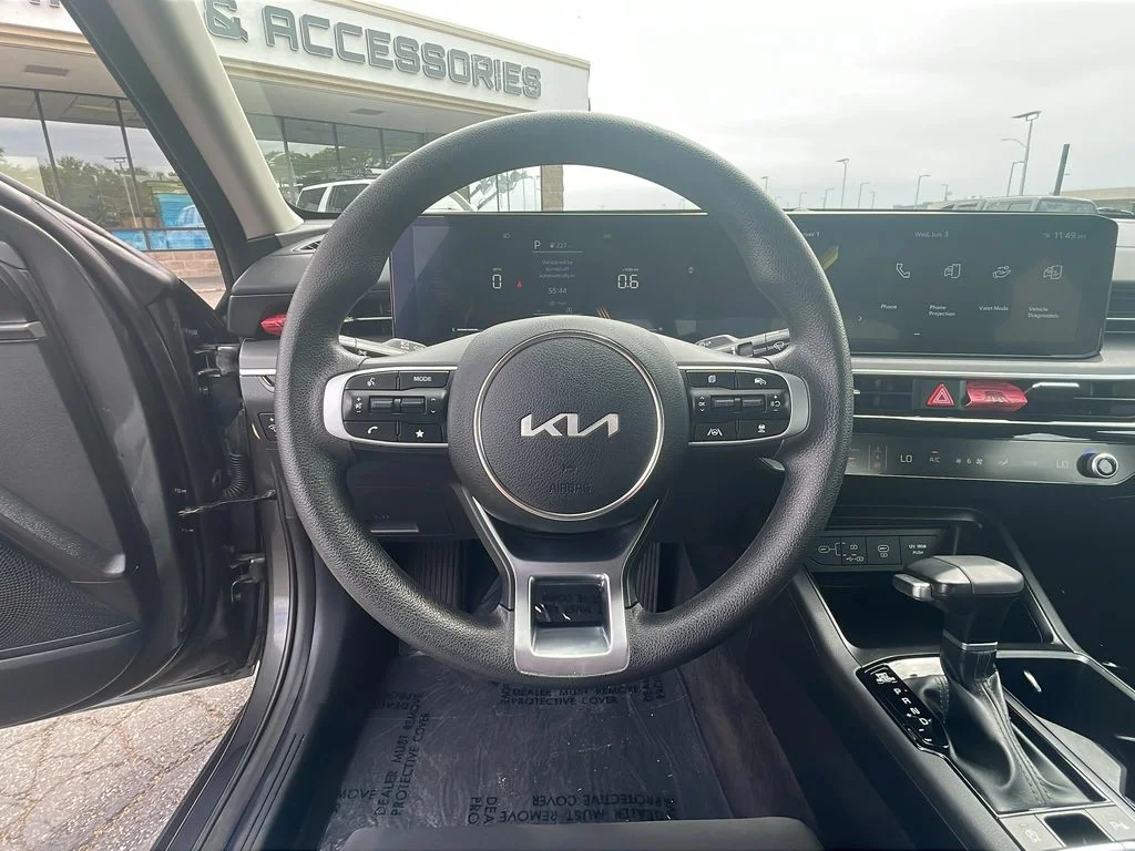 2025 Kia K5 LXS - Photo 14