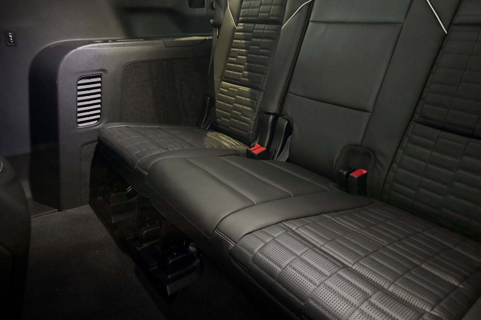 2026 Cadillac Escalade ESV V-Series - Photo 15