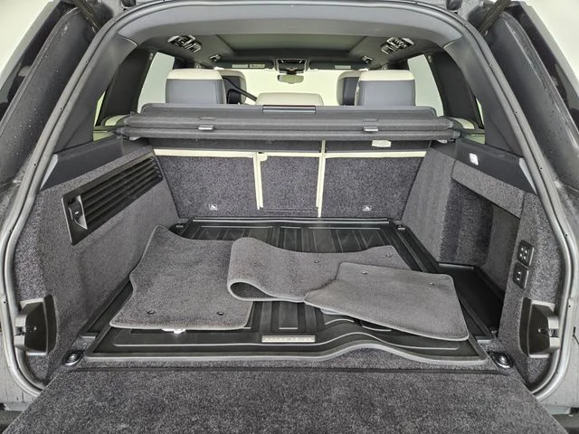Used 2022 Eiger Grey Metallic Land Rover Westminster image 14