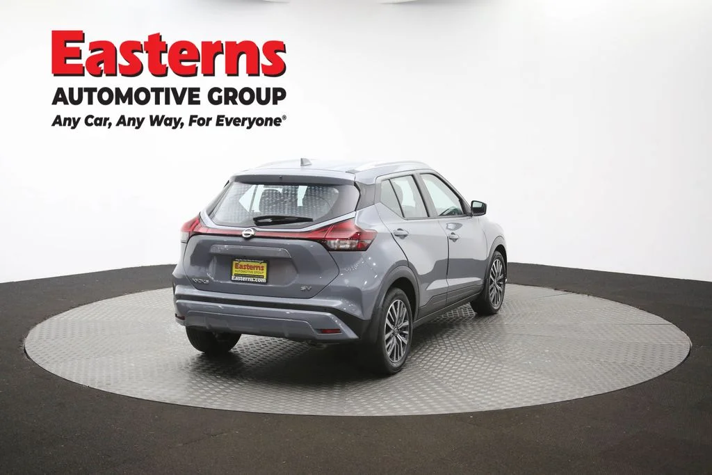 Used 2021 Gray Nissan SV image 39