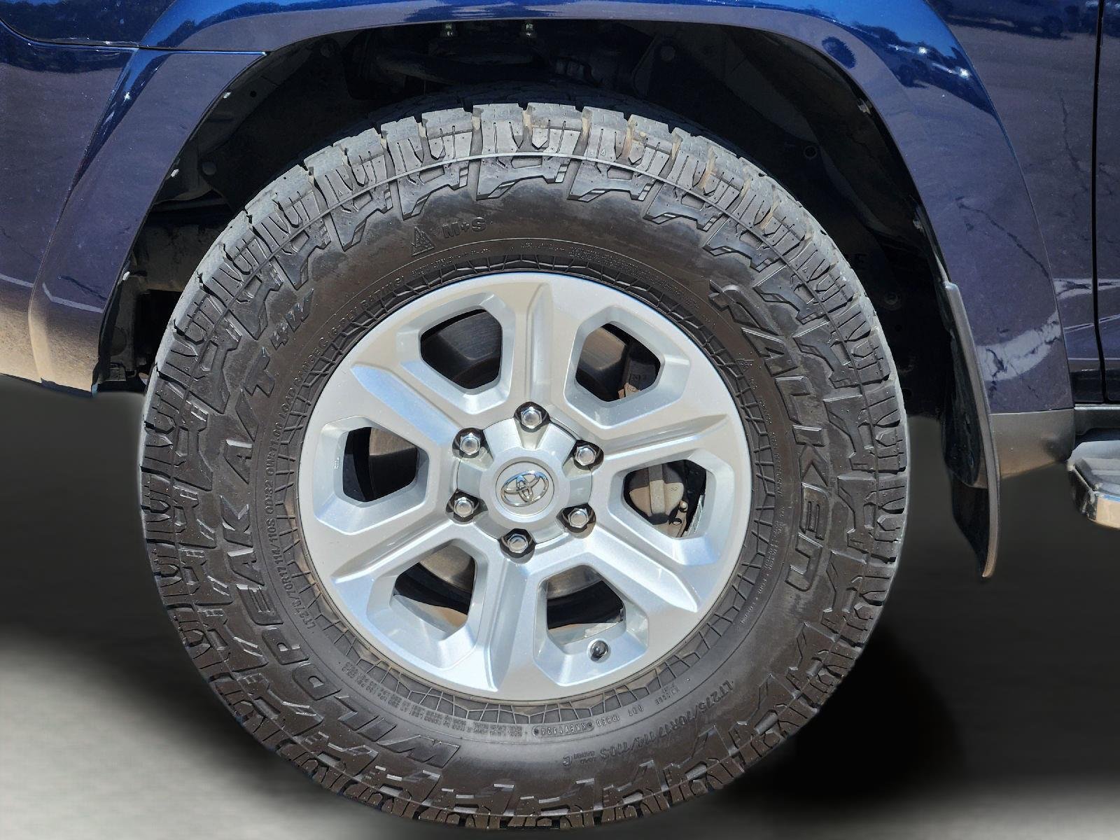 Used 2022 Nautical Blue Metallic Toyota SR5 image 9