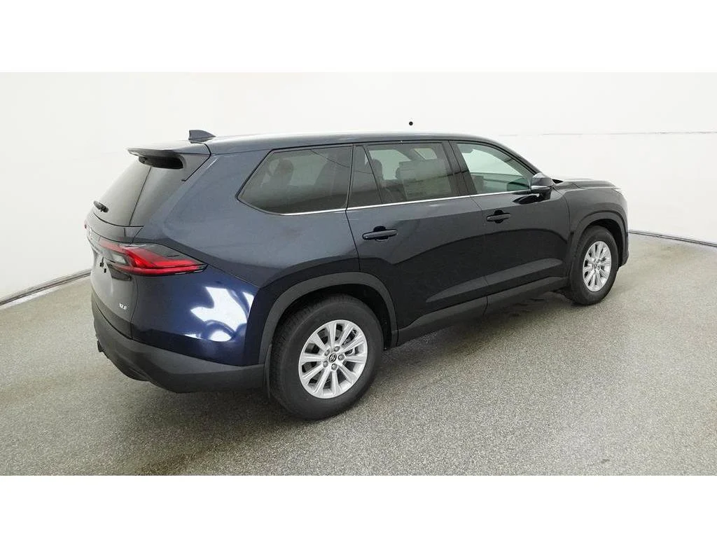 Used 2025  Toyota XLE image 12