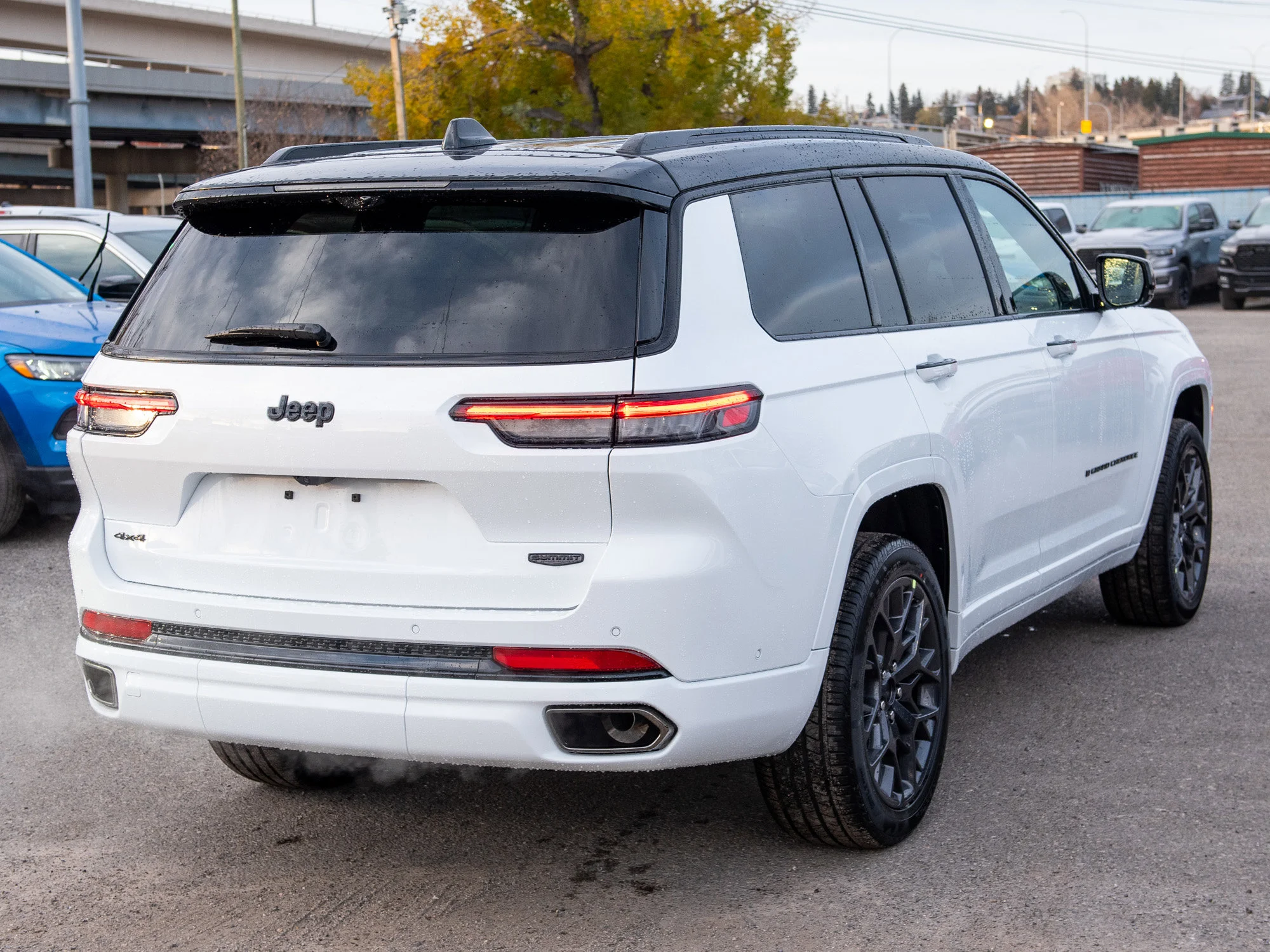 Used 2025 White Jeep Summit Reserve* image 5