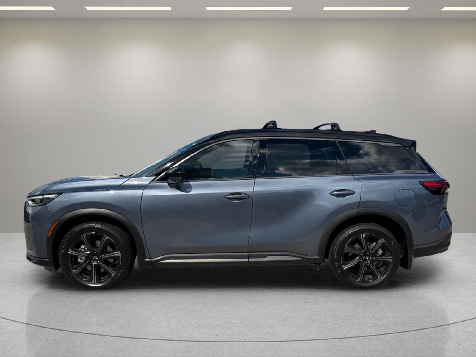 Used 2026 Moonbow Blue/Black Obsidian INFINITI AUTOGRAPH image 2
