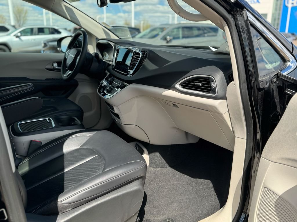 2024 Chrysler Pacifica Touring L - Photo 27