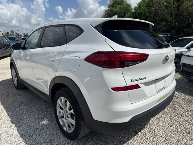 Used 2021 White Hyundai SE image 8