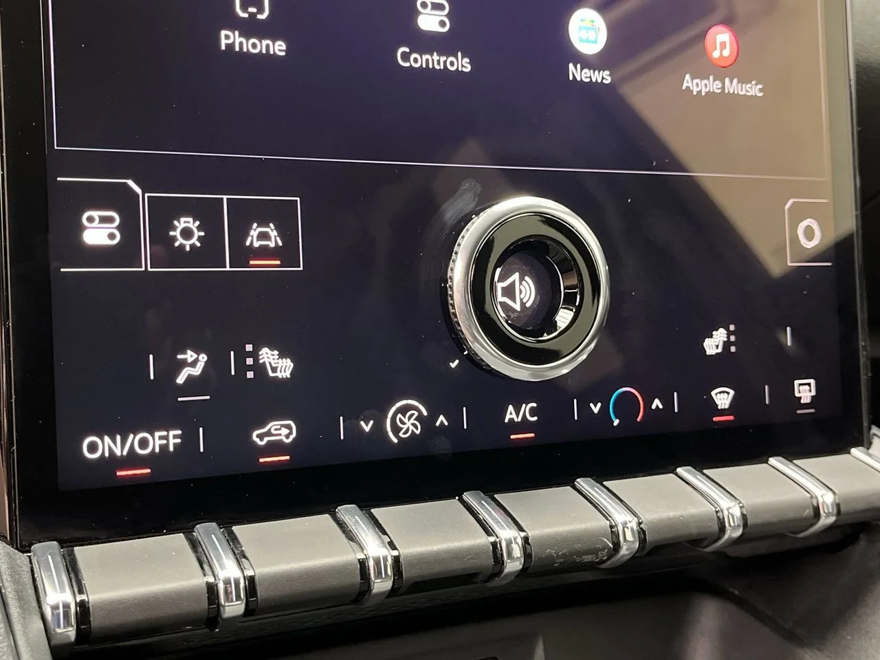 Used 2025 Sterling Metallic GMC Elevation image 18