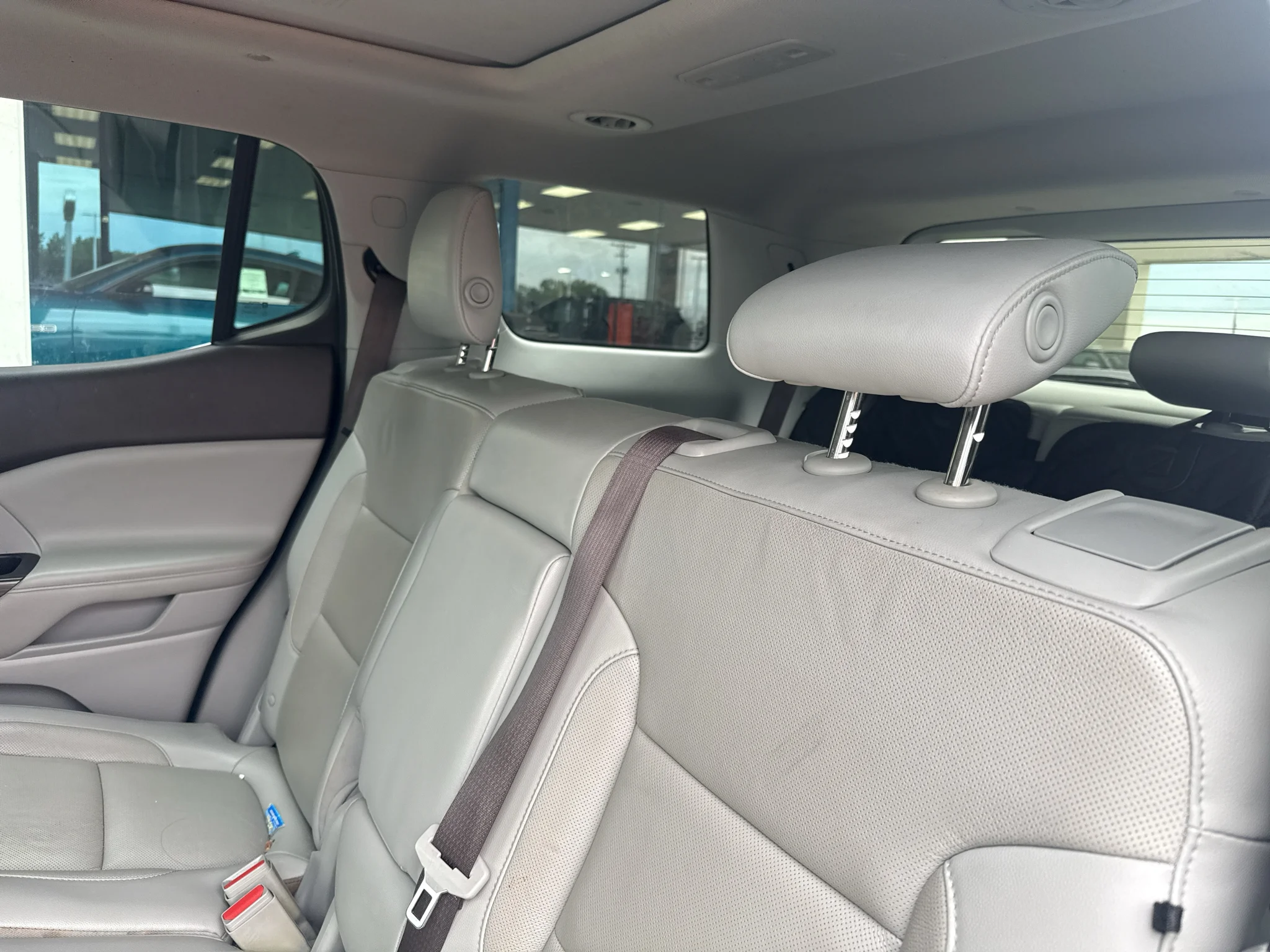 Used 2019 White Frost Tri-Coat GMC SLT image 14