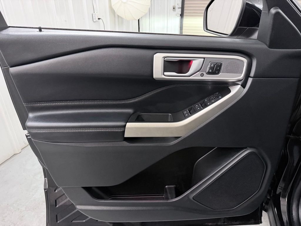 Used 2022 Black Ford Limited image 12